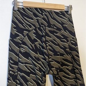 Sweaty Betty Power 7/8 Leggings Green Animal Wave M